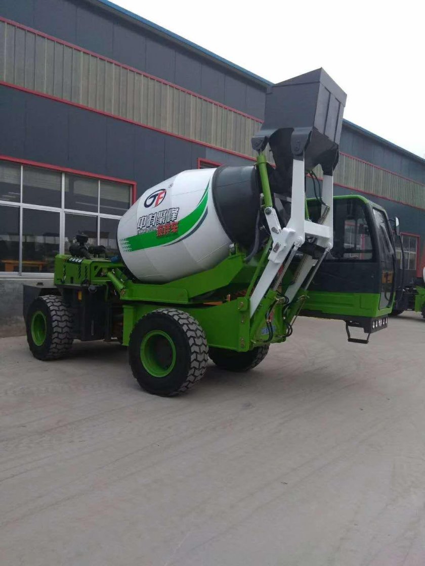 Самоходный бетоносмеситель с самозагрузкой sdm4000