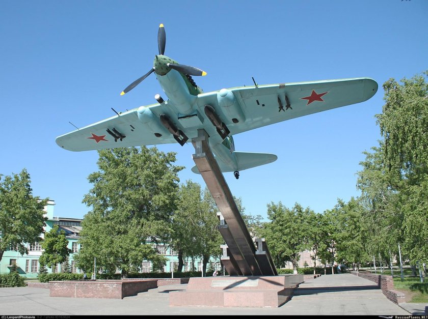 Памятник штурмовику ил-2