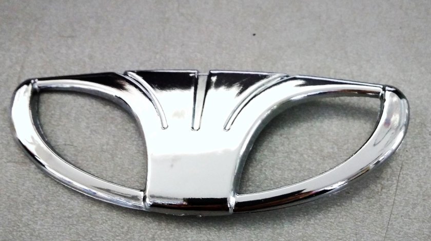 Daewoo Nexia 2010 эмблема решетки радиатора