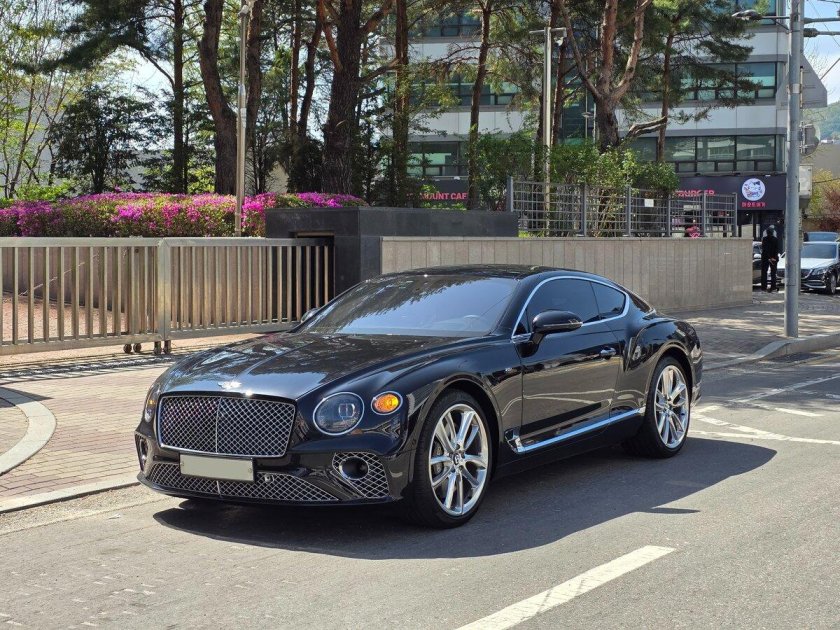 Машина bentley continental gt