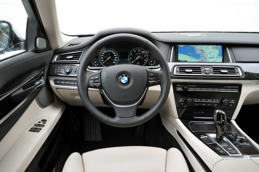 BMW 750i f01