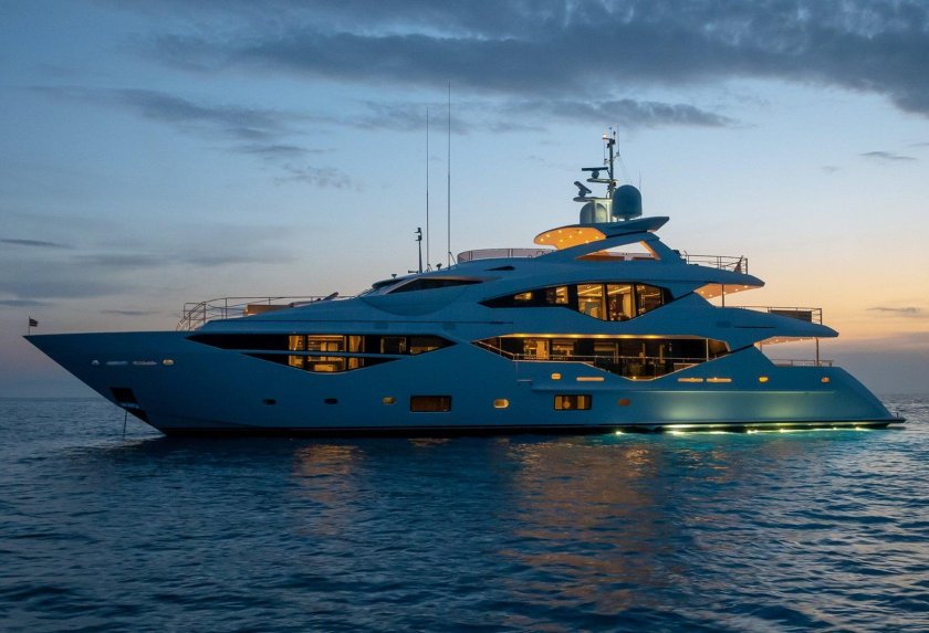 Яхта Сансикер 131