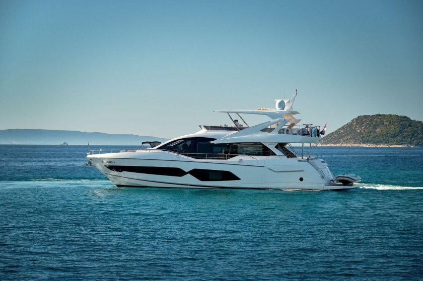 Моторная яхта