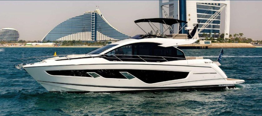 Яхта моторная
