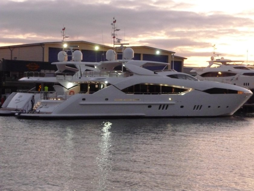 Sunseeker Predator 130