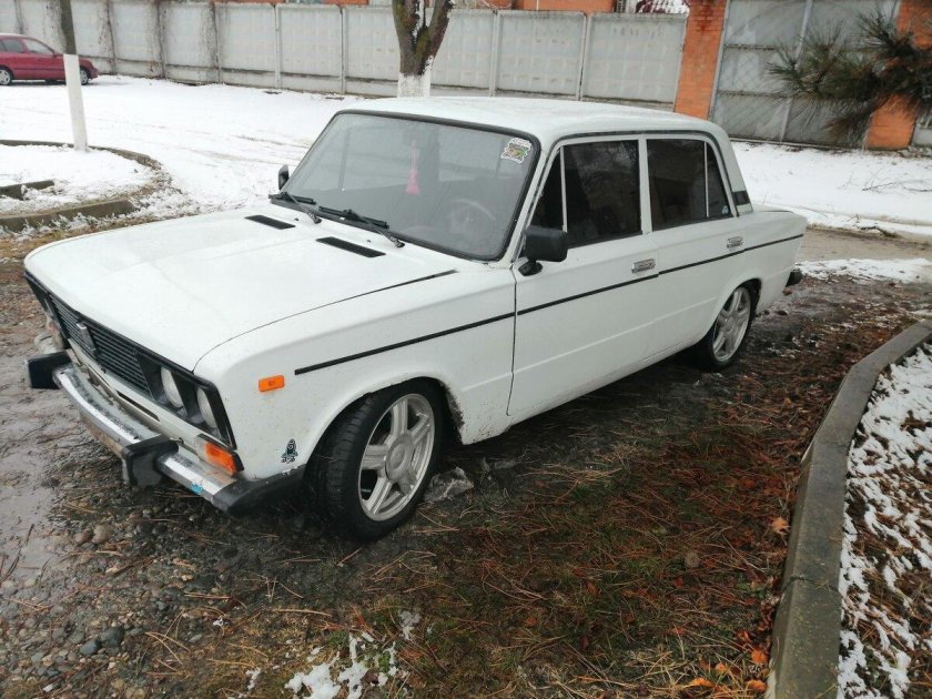 ВАЗ 2106 белая на 17 торусах