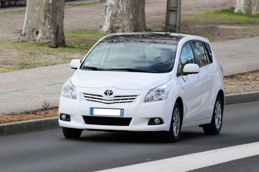 Тойота версо праворукая