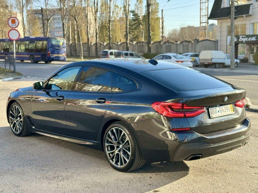 Серая бмв