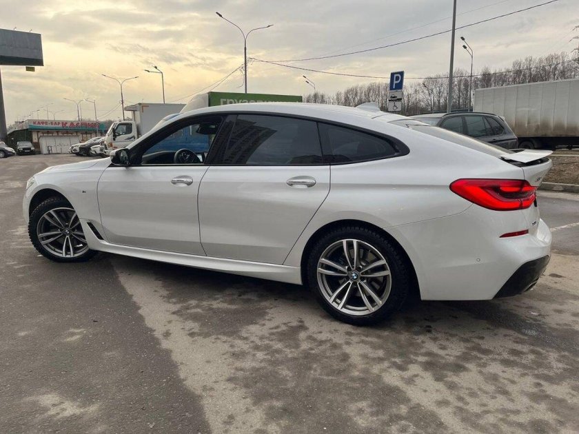 Белая бмв