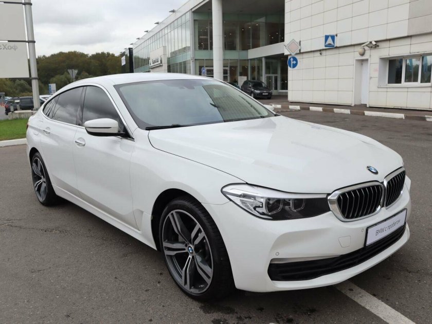 BMW 5 Series белая