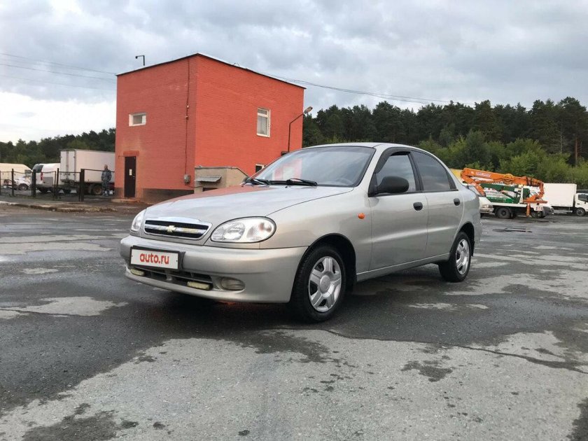 Шевроле Ланос серебристый