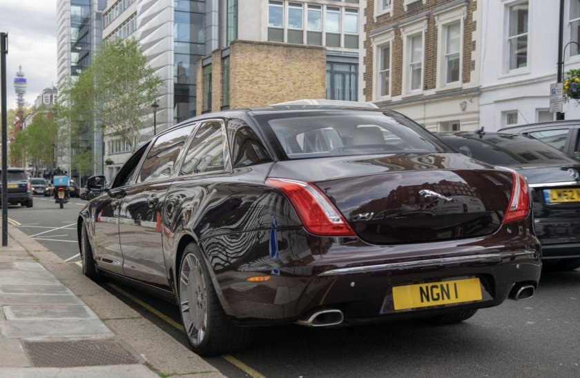 Jaguar xj limousine