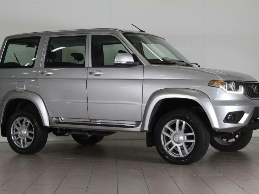 УАЗ Патриот серебристый