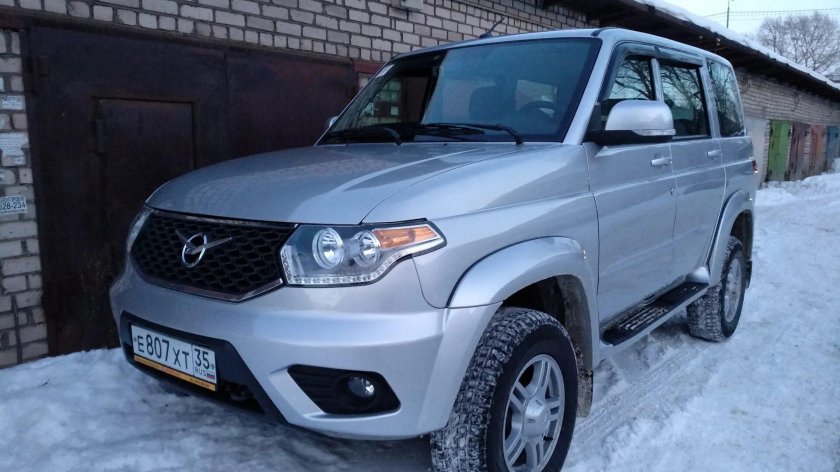 УАЗ Патриот серебристый