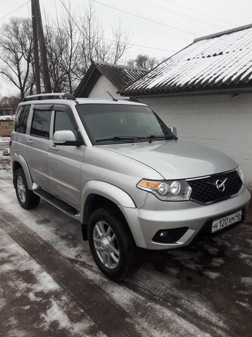 УАЗ Патриот 2017 года серебристая
