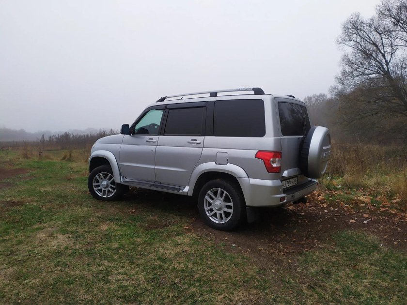 УАЗ Патриот серебристый