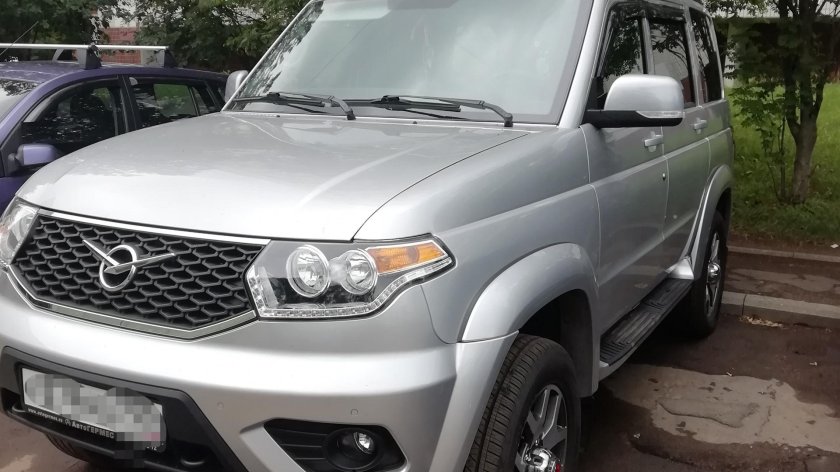 УАЗ Патриот серебристый с дисками талисман