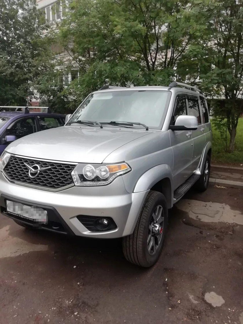 УАЗ Патриот серебристый