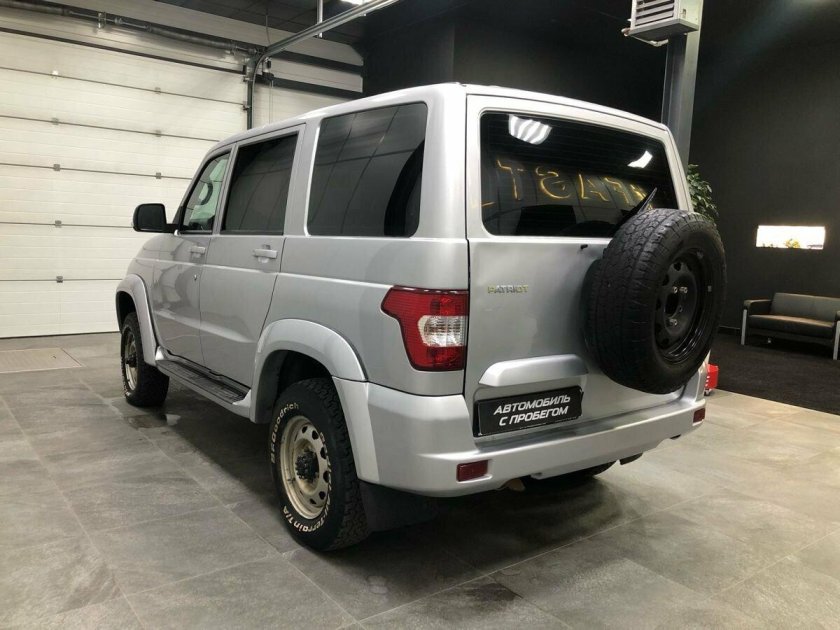 УАЗ Патриот серебристый