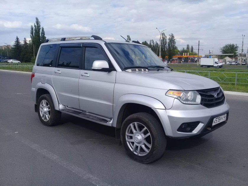 УАЗ Патриот серебристый