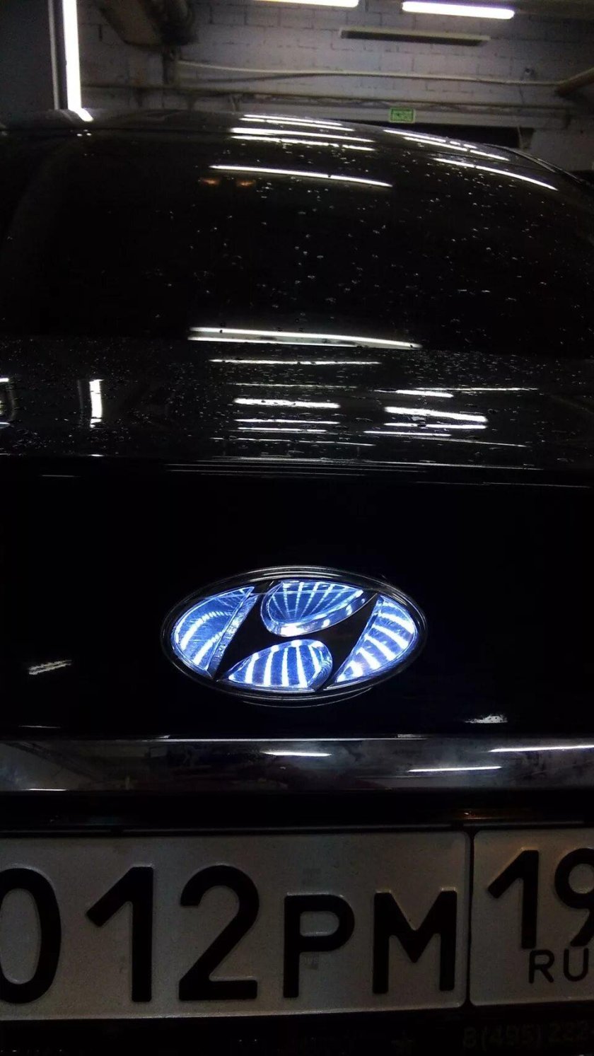 Значок на Хендай Соната на капот