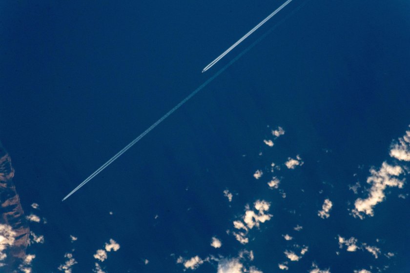 Самолет из космоса