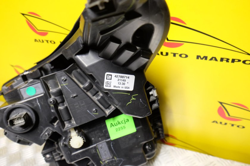 Фара передня правая