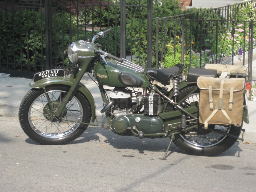 Мотоцикл Triumph 3hw