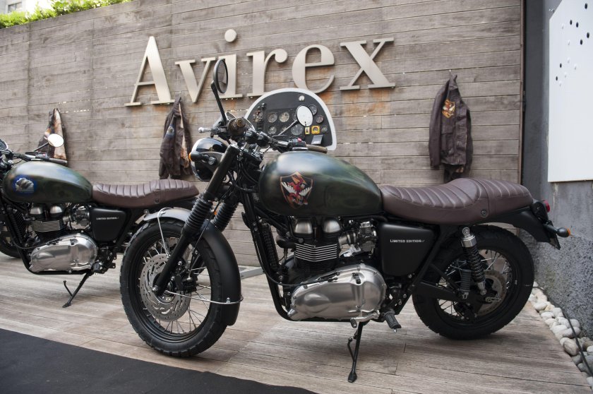 Мотоцикл triumph bonneville