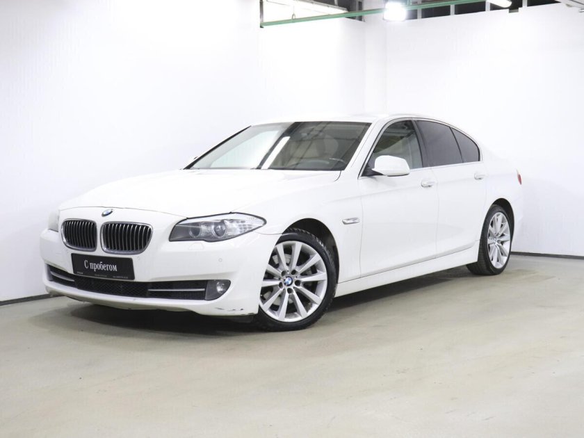 БМВ 5 2012 белая