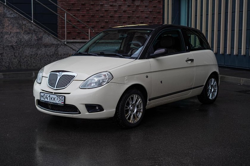 Lancia ypsilon ii