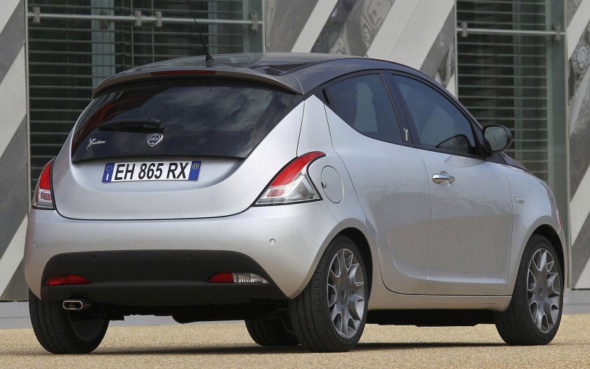 Лянча Ypsilon 2012