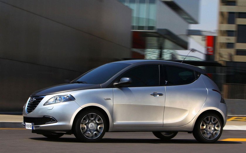 Лянча Ypsilon 2012