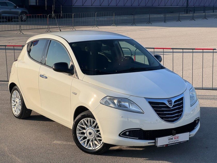 Крайслер ипсилон