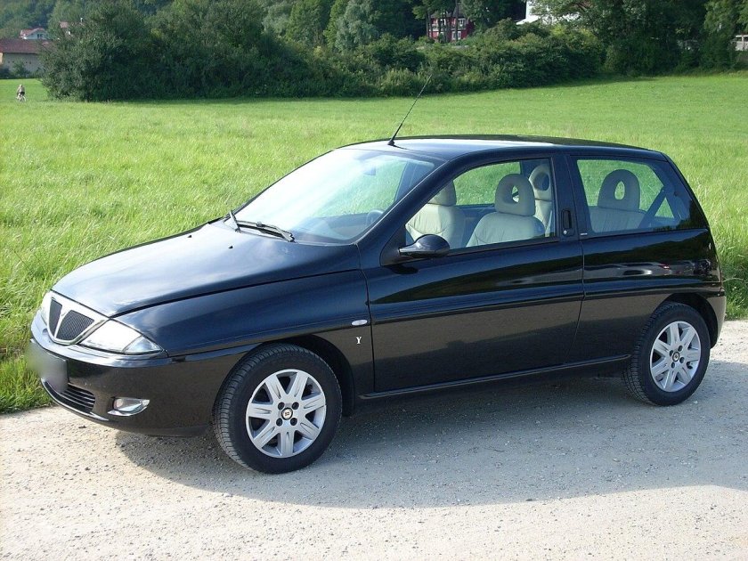 Lancia Ypsilon i