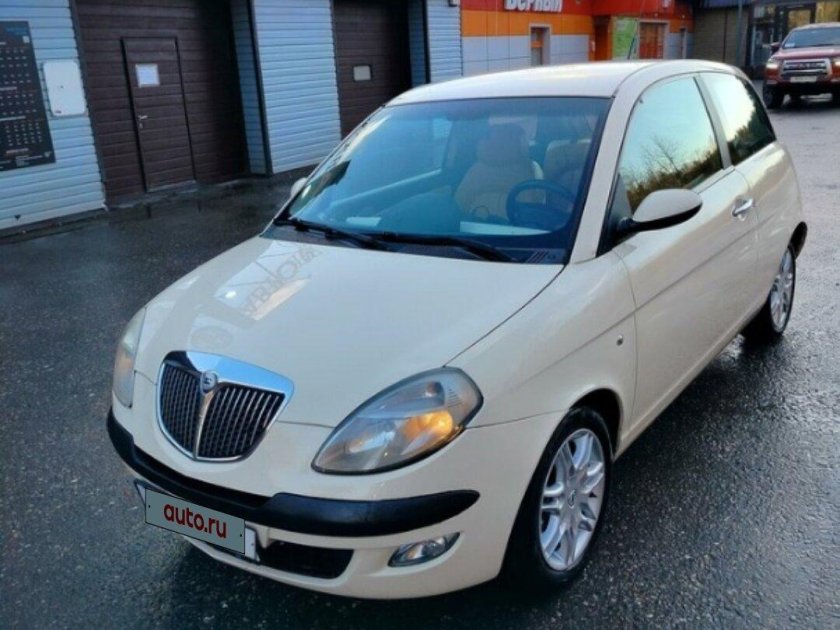 Lancia ypsilon ii