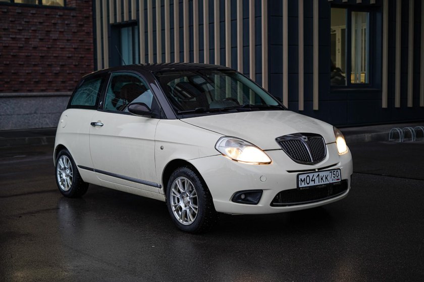 Lancia ypsilon i
