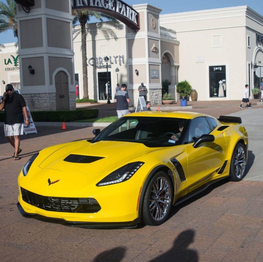 Chevrolet Corvette c7 желтый