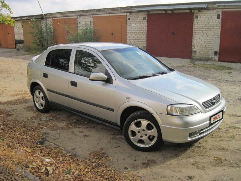 Опель Астра g 2000 года хэтчбек серебристый