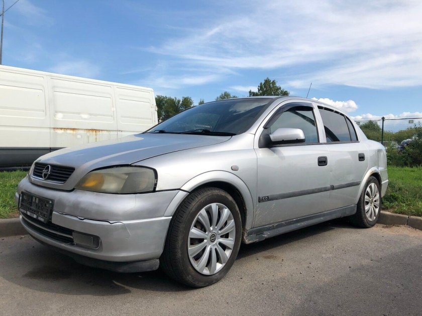 Опель Астра седан 2000