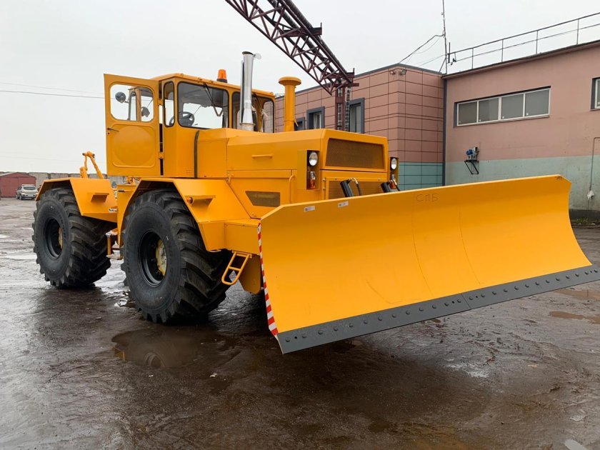 Отвал на Кировец к 700