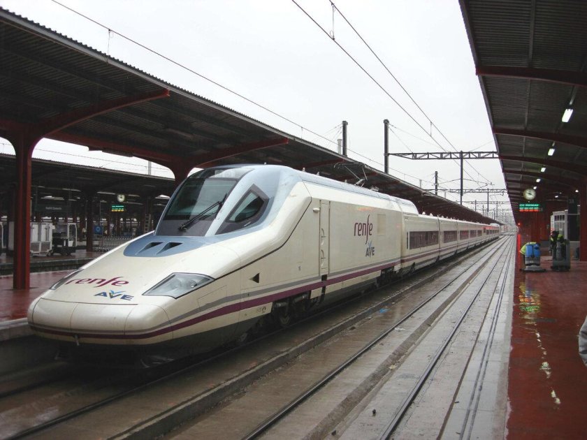 Испанский поезд talgo