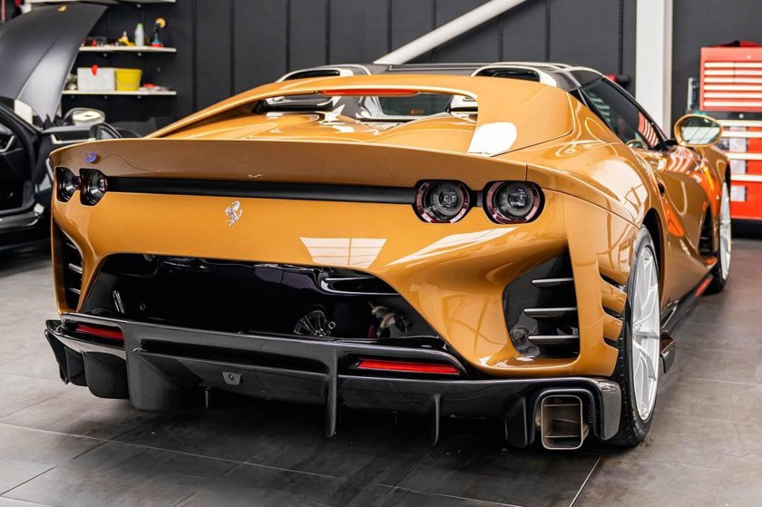 Ferrari 812 competizione