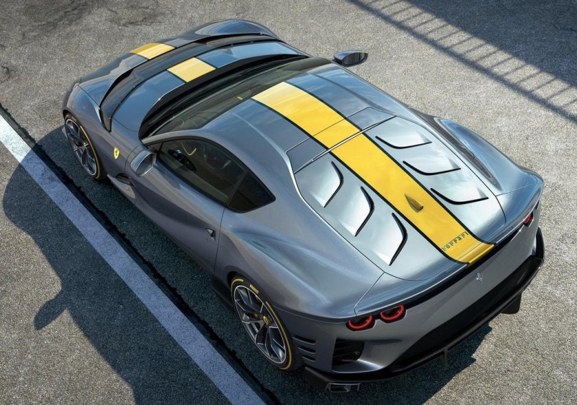 Феррари 812 Competizione