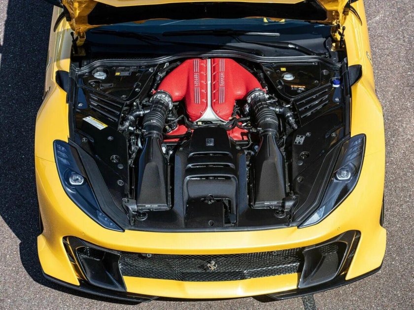 Феррари 812 Competizione