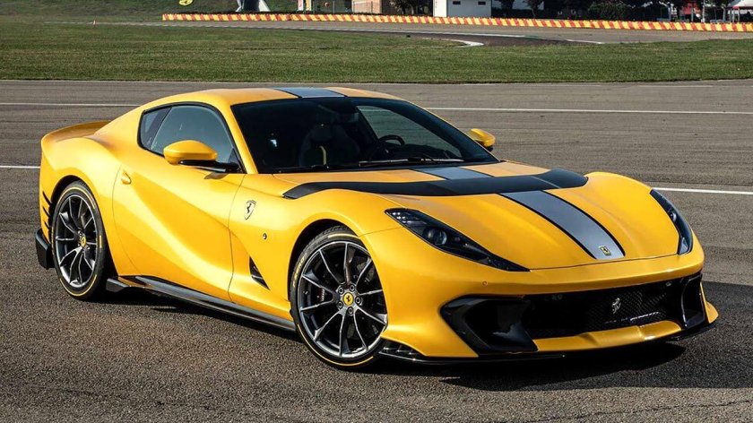 Феррари 812 Competizione