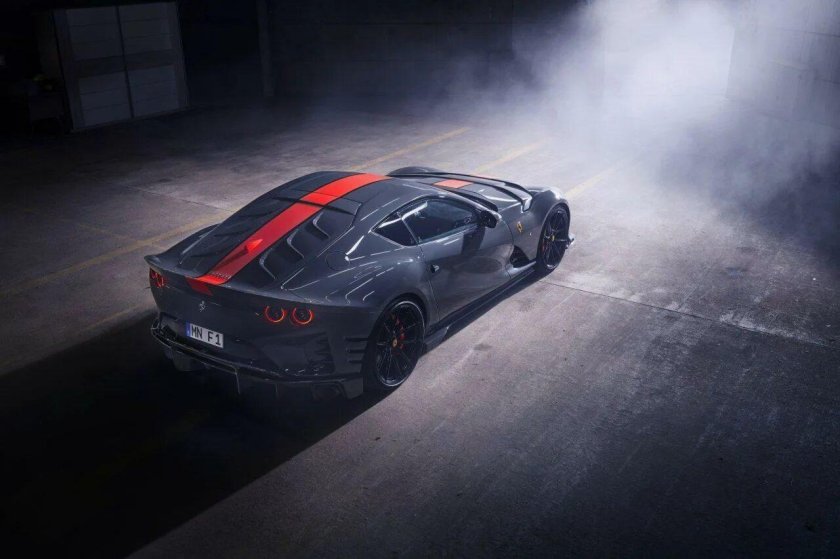 Феррари 812 Competizione