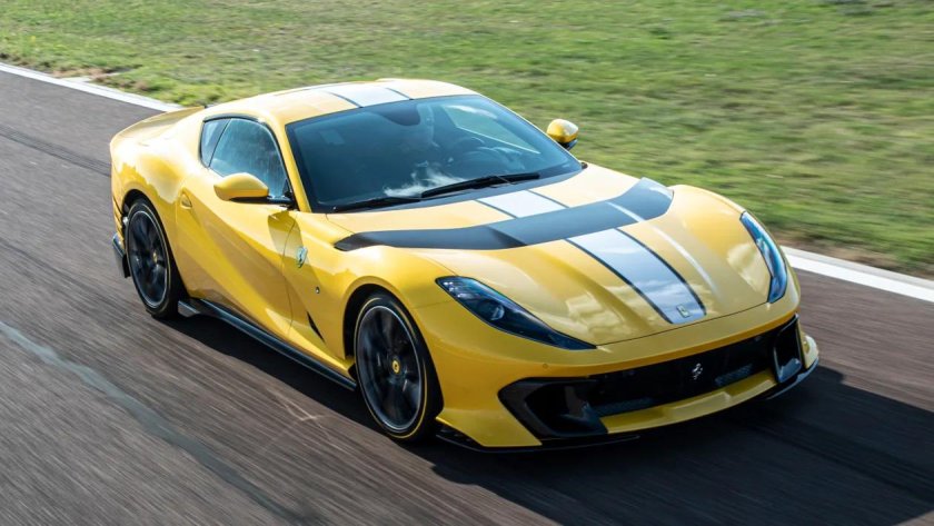Феррари 812 Competizione
