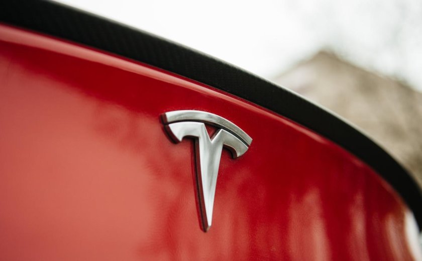 Тесла электромобиль значок