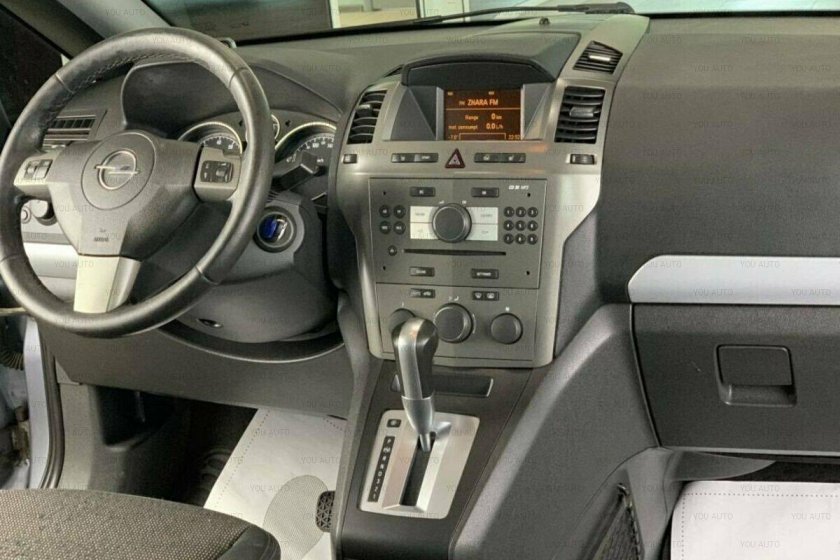 Opel Zafira 2005 салон